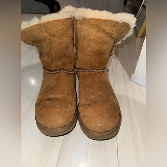 Ugg Bailey Button Chestnut (8) - Picture 9 of 10